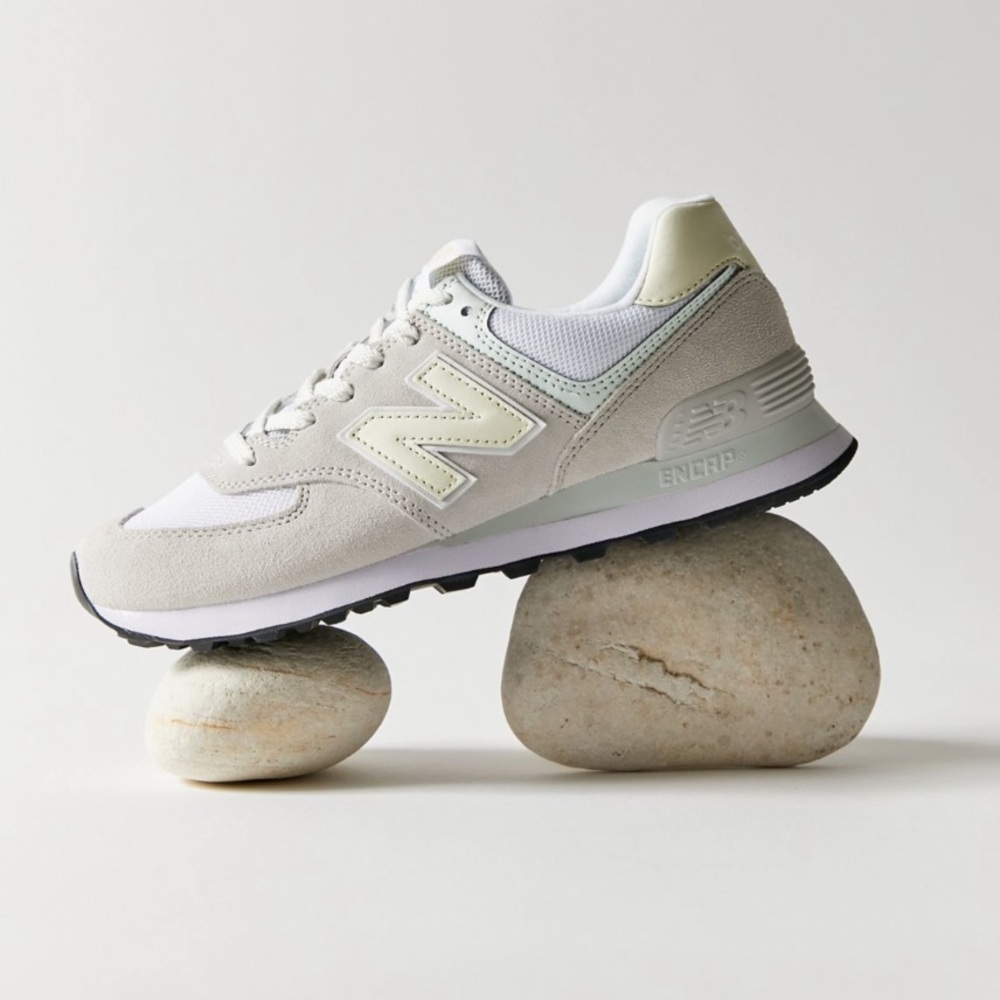 New Balance 574 Women’s Sneaker 5 Nimbus Cloud + Summer Fog Urban Outfitters